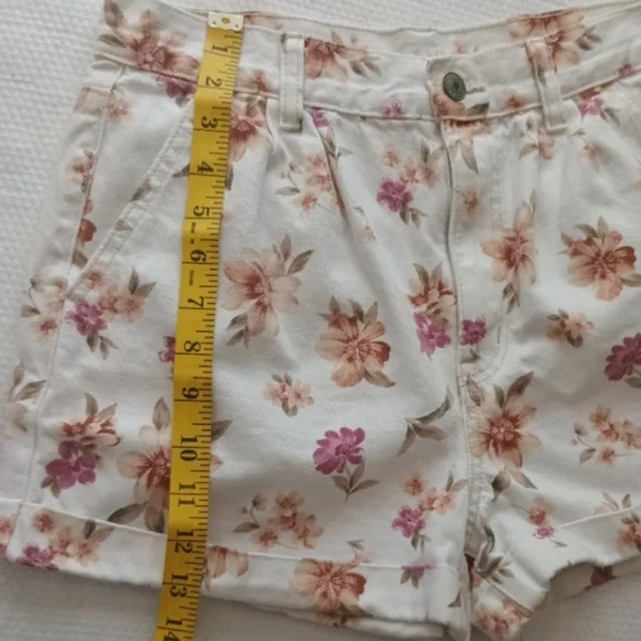 American Eagle Outfitters High Waist Cream and Pink Floral Shorts - Picture 4 of 6
